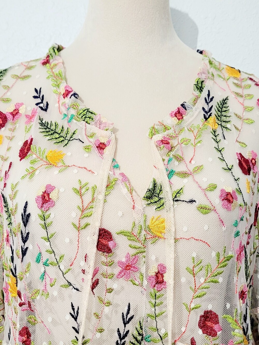 John Mark Size Large Embroidered Floral Sheer Tunic Boho Tassel Tie Bell Sleeve - Picture 3 of 12
